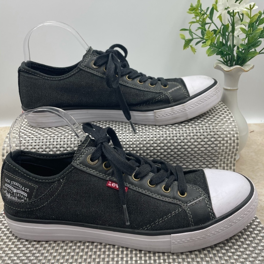 Levi’s canvas low rise sneakers